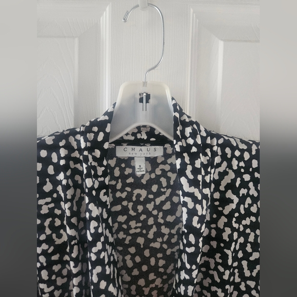 💥Chaus Black & White Shawl Collar Blouse, Sz S (💥2/$12 Bundle) - Picture 6 of 8